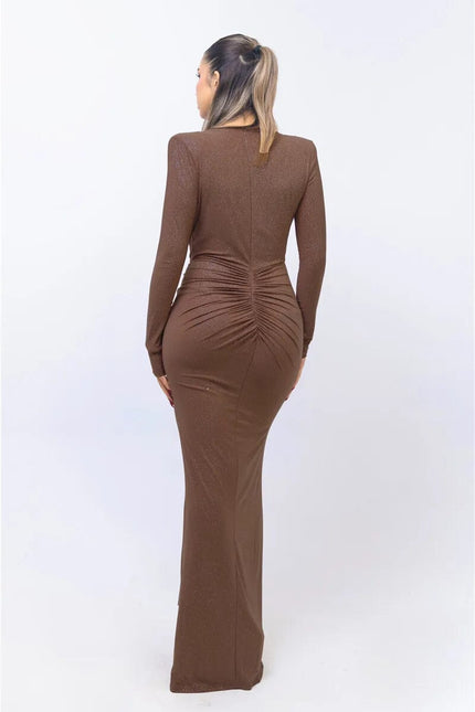 Robe de soirée chic moulante marron à manches longues avec décolleté plongeant pour événement spécial