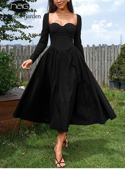 Robe de soirée sexy noire longue dos nu fendue, chic et élégante pour un événement glamour.