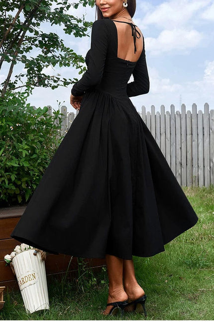 Robe de soirée chic noire longue à manches longues, style elegant pour événements élégants.