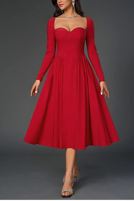 Robe de soirée chic rouge midi manches longues, idéale pour mariage invité chic ou gala élégant.