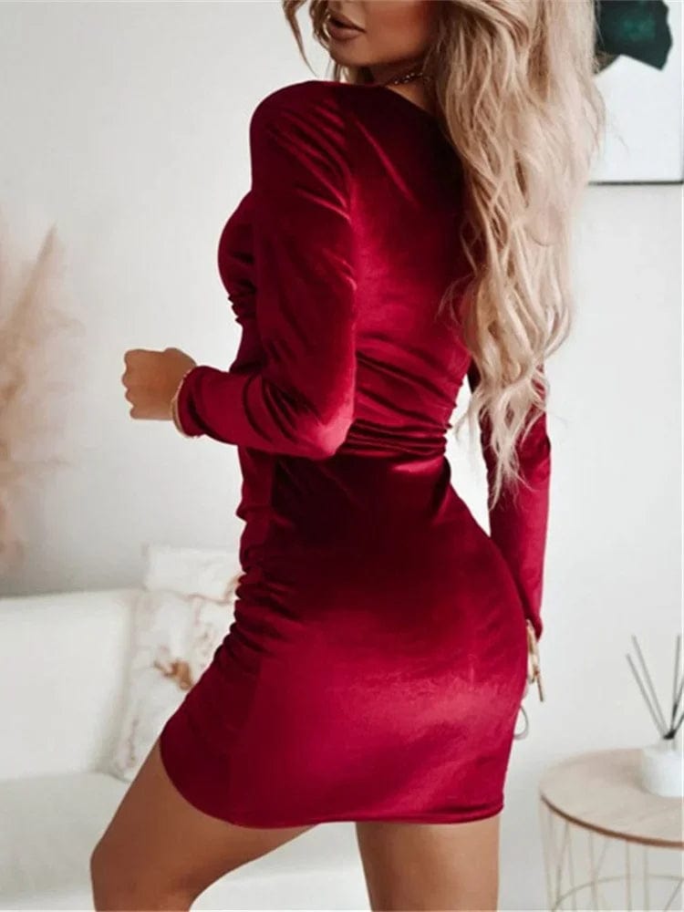 Robe de soirée sexy rouge moulante courte manches longues, idéale pour un look élégant et glamour.