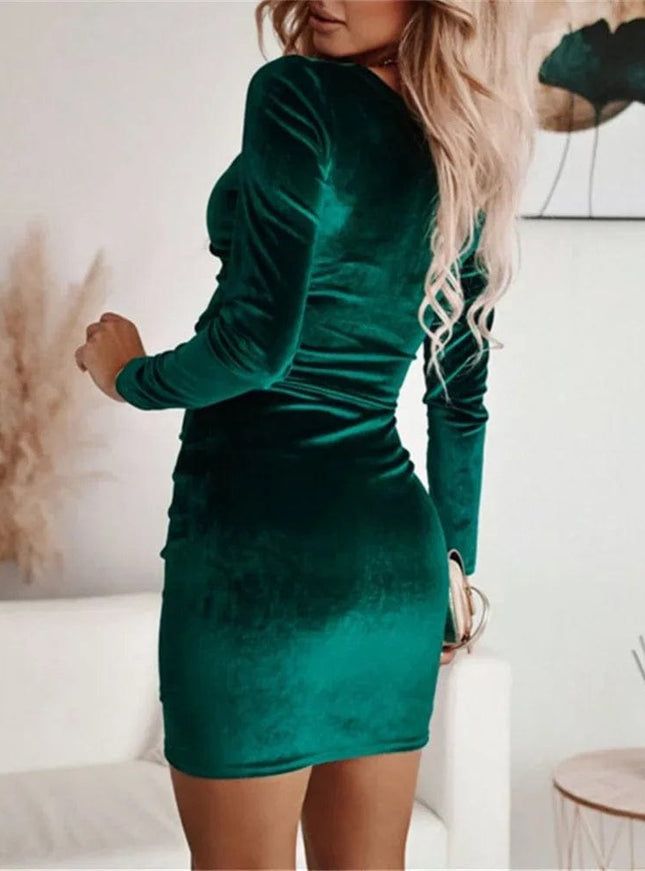 Robe de soirée chic verte courte moulante manches longues, parfaite pour une sortie élégante.