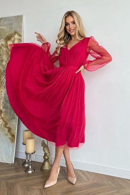 Robe soirée chic rouge midi avec manches longues pour événements élégants et festifs.