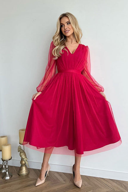 Robe soirée chic rouge midi à manches longues, idéale pour cocktail ou événement élégant.