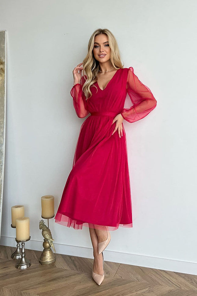 Robe soirée chic rouge midi à manches longues, idéale pour cocktail ou événement élégant.