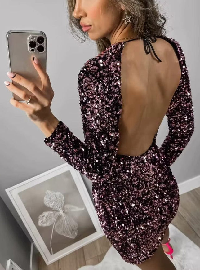 Robe courte soirée paillette bordeaux, idéale pour cocktail chic ou soirée glamour.