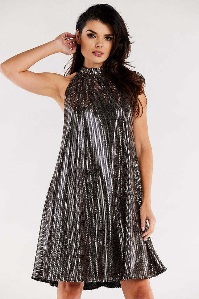 Robe soirée paillette dorée courte sans manches, style chic et scintillant pour occasions festives comme le nouvel an ou gala.