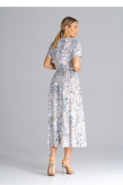 Robe fleurie midi chic blanche, parfaite pour cocktail et mariage, manches courtes et silhouette droite, tendance et élégante.