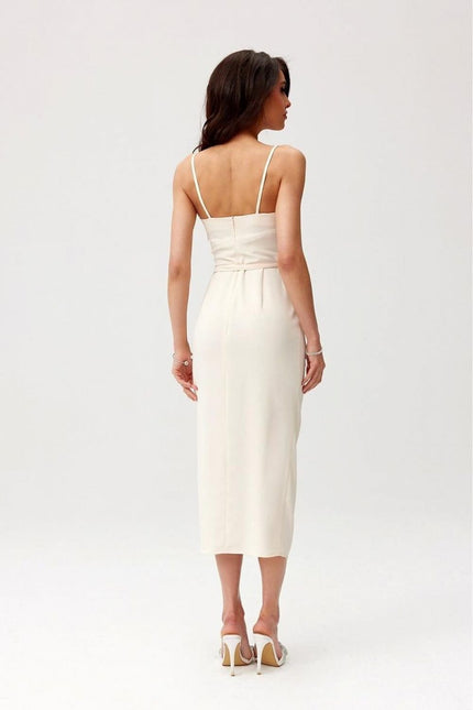 Robe cocktail blanche midi moulante avec bretelles fines pour mariage invité chic