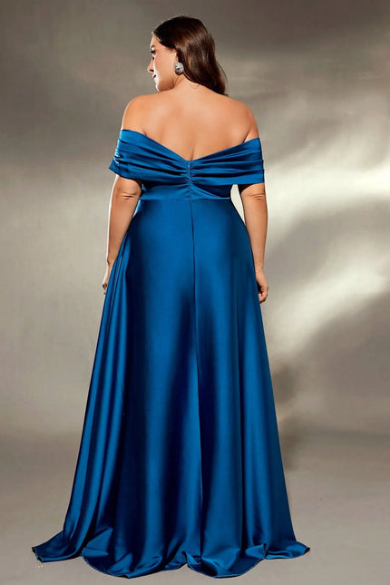 Robe de soirée grande taille en satin bleu, épaules dénudées, longue, idéale pour gala ou mariage, silhouette trapèze.