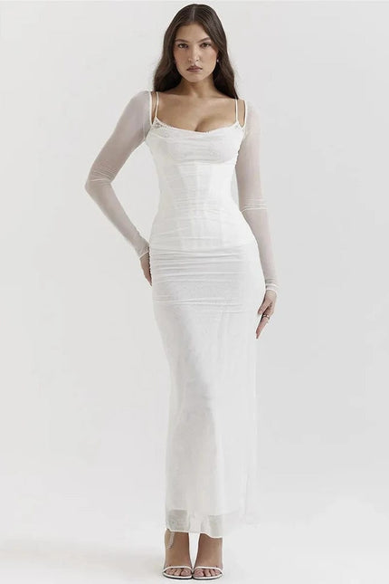 Robe soirée chic blanche longue avec manches longues en mousseline, parfaite pour un cocktail ou mariage.