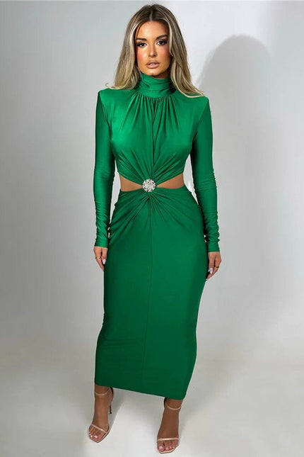 Robe soirée manche longue verte midi à col roulé et détail strass pour une allure chic et élégante.