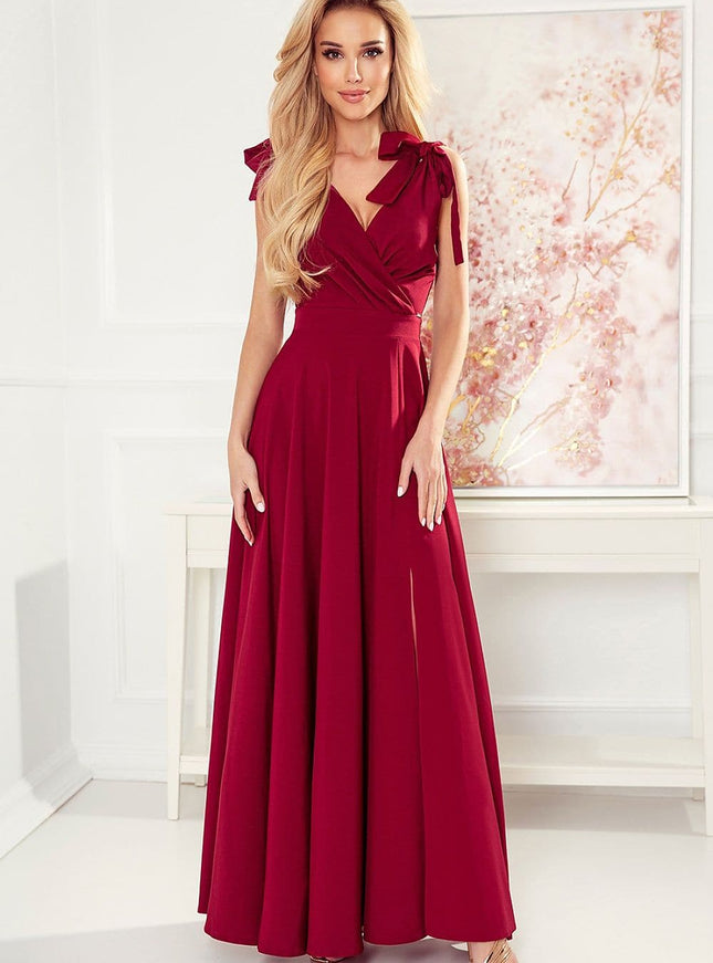 Robe soirée chic rouge longue avec épaules dénudées et noeud, idéale pour gala ou événement formel.