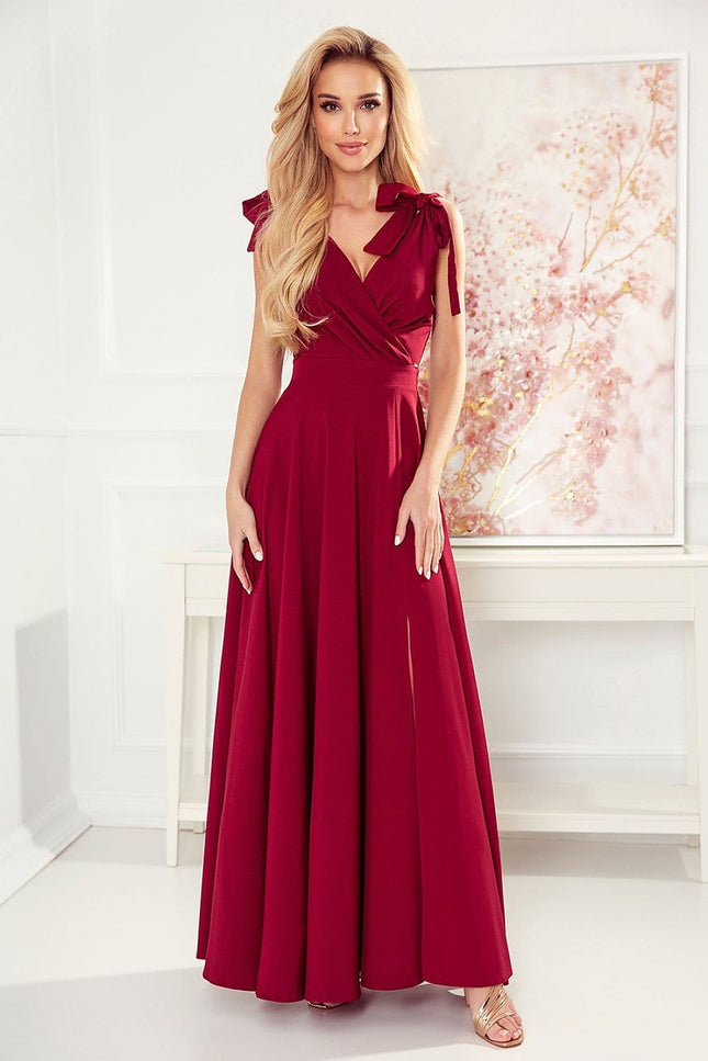 Robe soirée chic rouge longue avec épaules dénudées et noeud, idéale pour gala ou événement formel.