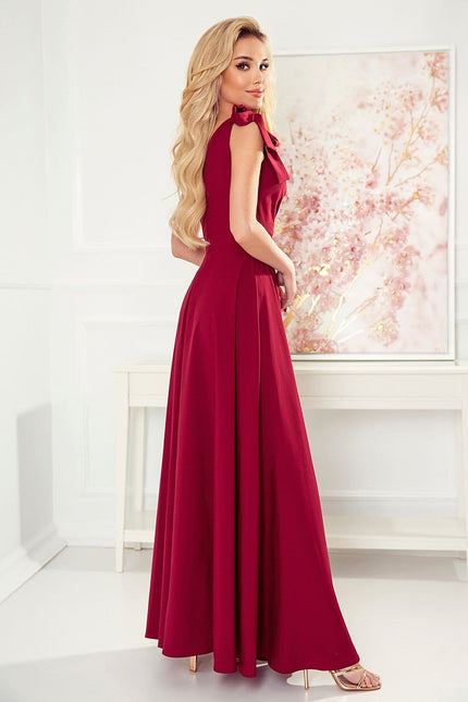 Robe soirée chic rouge longue sans manches pour mariage et événements formels.