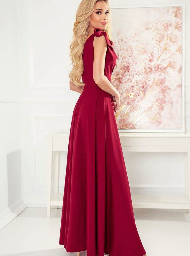 Robe soirée chic rouge longue sans manches pour mariage et événements formels.