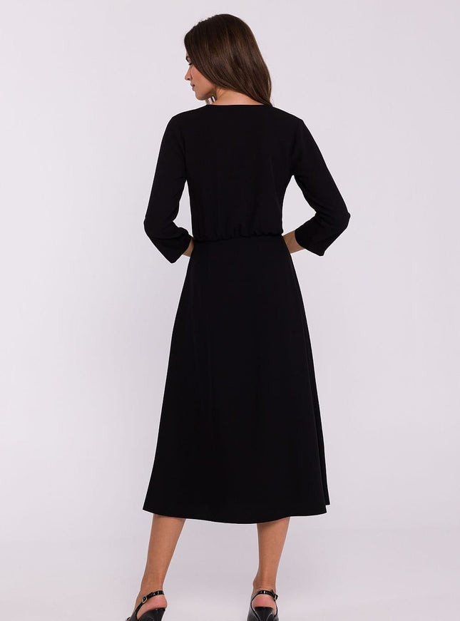 Robe noire midi chic pour soirée avec manches longues et silhouette trapèze