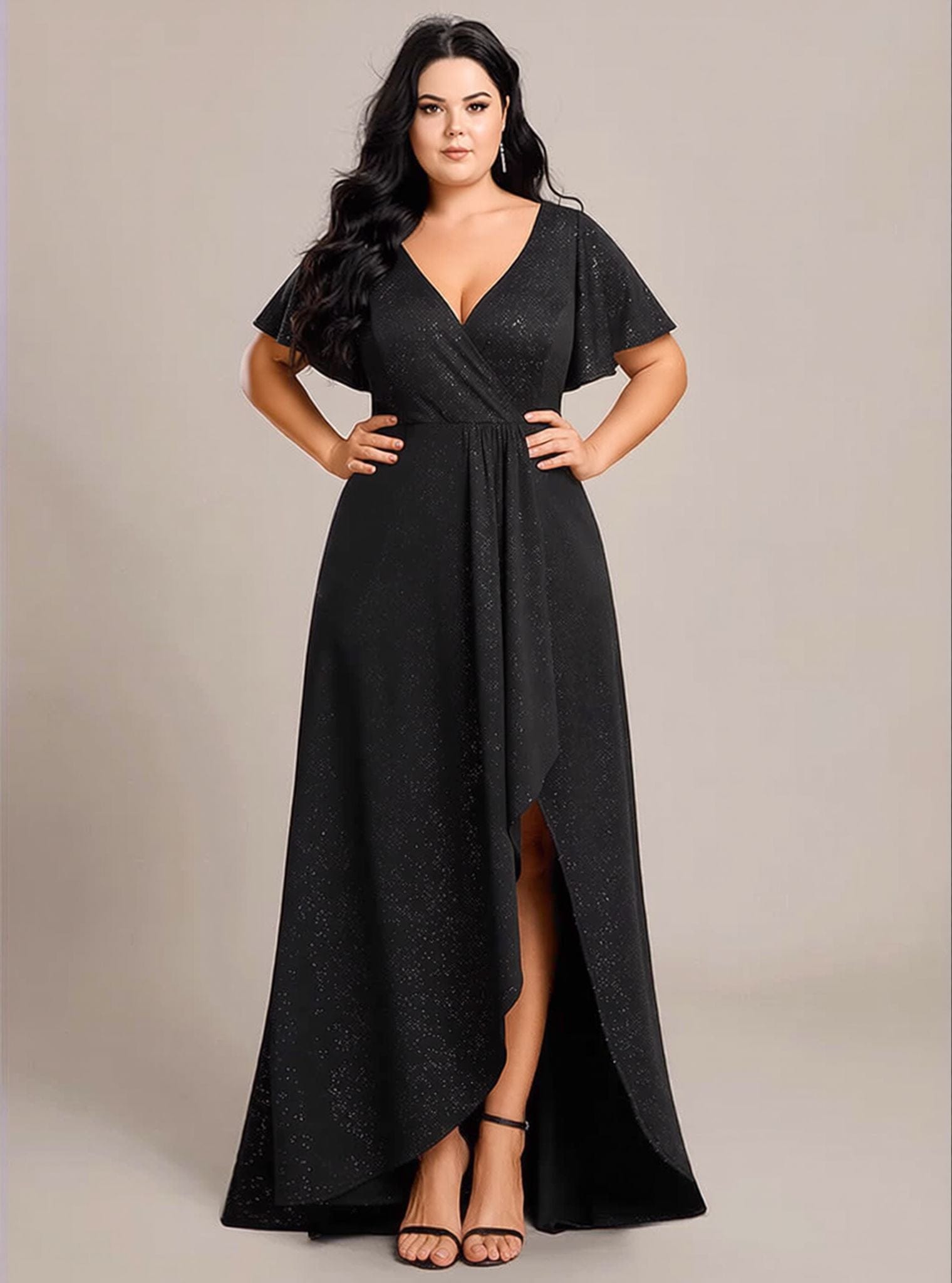 Robe de soirée noire à fente asymétrique et manches à volants