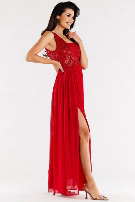 Robe soirée rouge longue à sequins, sans manches, avec fente élégante, idéale pour cocktail ou gala.