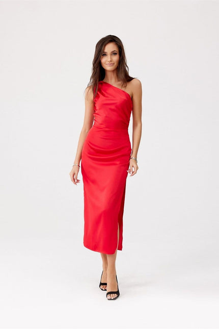 Robe soirée chic rouge midi moulante sans manches parfaite pour cocktail ou événements élégants.