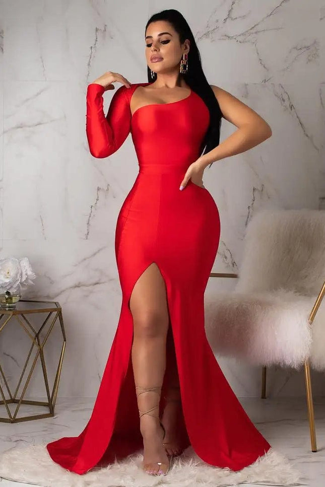 Robe de soirée sexy rouge longue moulante manches longues fendue élégante pour gala ou mariage.