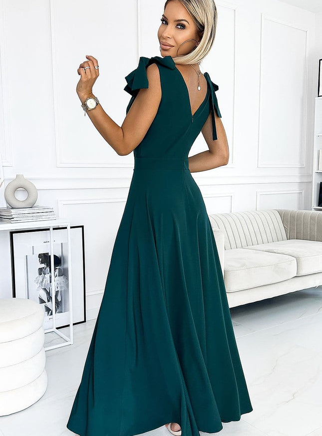 Robe soirée chic verte longue fendue sans manches, silhouette princesse, idéale pour cocktail ou gala.