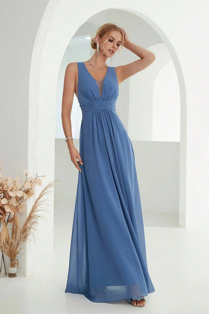 Robe demoiselle d'honneur bleue longue style empire avec manches courtes et décolleté en V pour mariage chic.