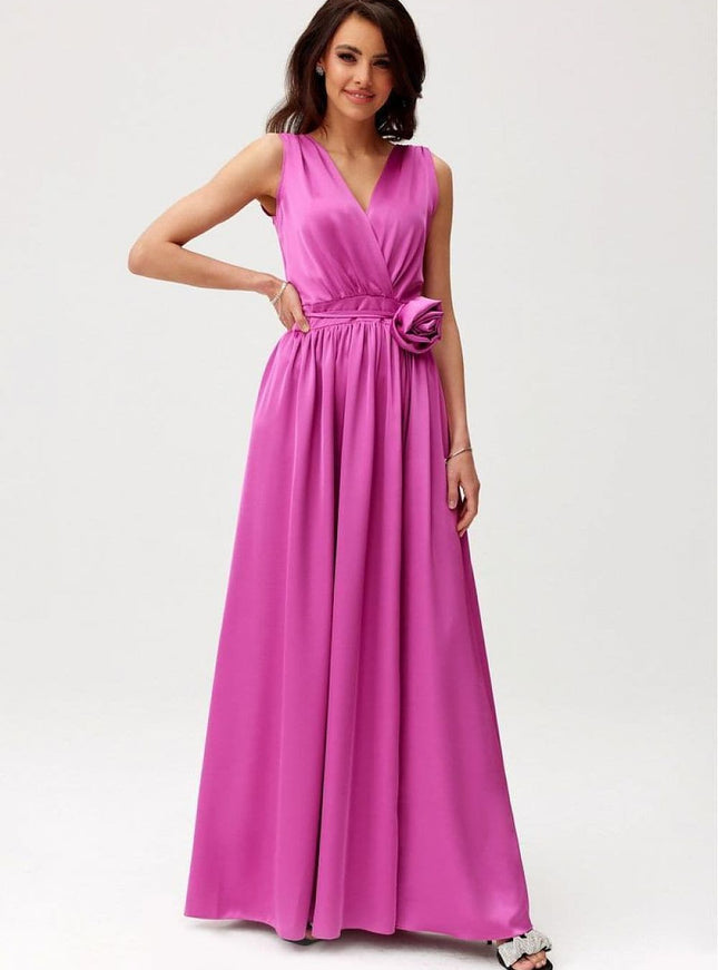 Robe soirée rose longue style princesse sans manches pour gala ou mariage, élégante et raffinée.