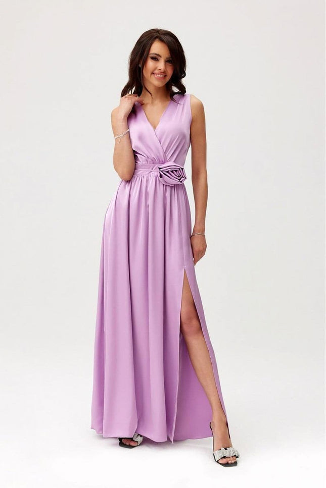 Robe cocktail rose longue fendue chic pour gala, événement, avec décolleté en V et sans manches pour une silhouette élégante.