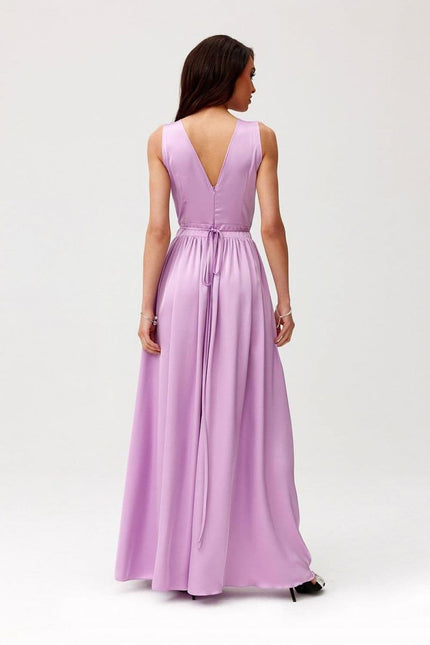 Robe cocktail rose longue avec fente élégante, idéale pour soirées et galas, dos nu avec silhouette fluide.