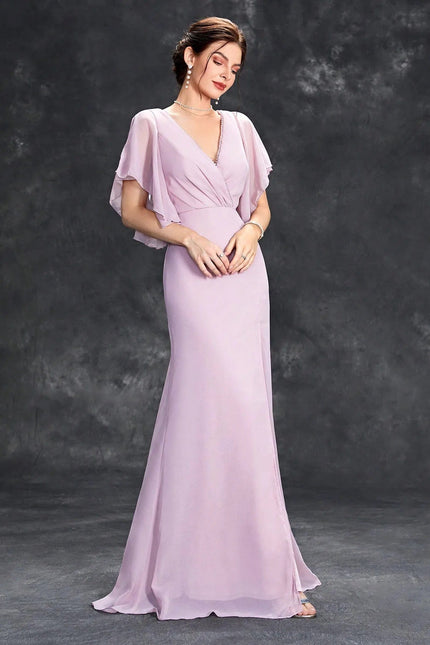 Robe demoiselle d'honneur longue lilas avec manches courtes et décolleté, élégante pour mariage, silhouette princesse.