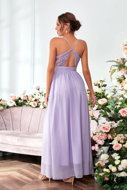 Robe demoiselle d'honneur mauve lilas longue avec dos nu, parfaite pour un mariage, style élégant et chic.