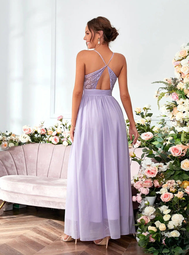 Robe demoiselle d'honneur mauve lilas longue avec dos nu, parfaite pour un mariage, style élégant et chic.