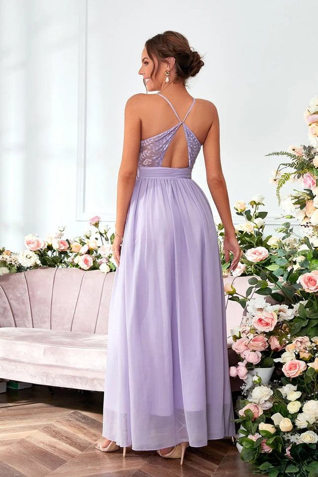 Robe demoiselle d'honneur mauve lilas longue avec dos nu, parfaite pour un mariage, style élégant et chic.