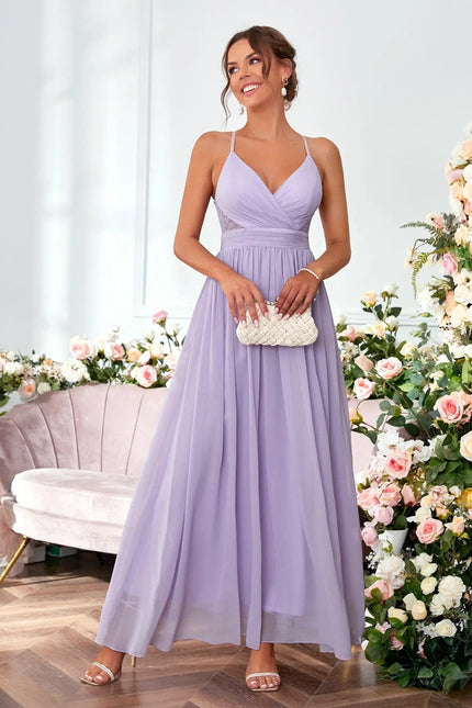 Robe demoiselle d'honneur mauve longue style bohème chic avec décolleté en V et jupe fluide pour mariage.