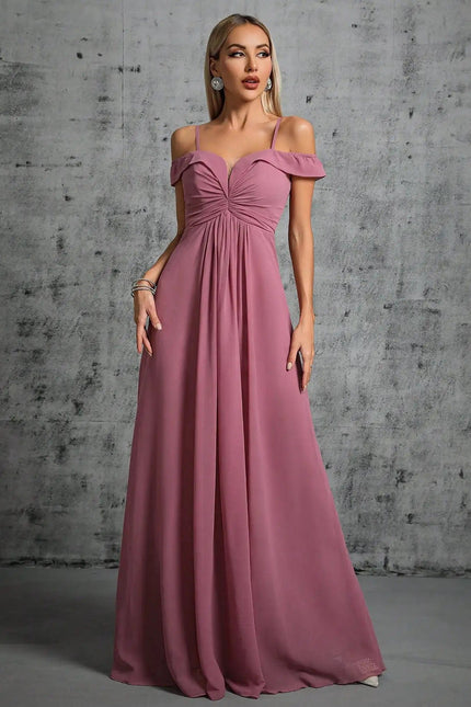 Robe demoiselle d'honneur rose pastel, élégante, longue avec épaules dénudées et silhouette trapèze pour mariage chic.