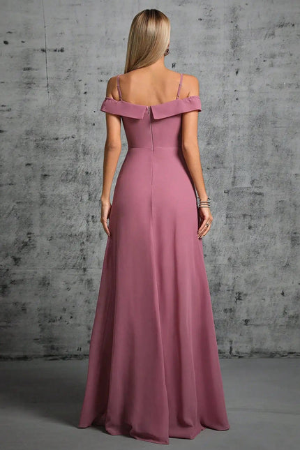 Robe demoiselle d'honneur rose poudré longue, style chic avec manches courtes et épaules dénudées, parfaite pour mariage.