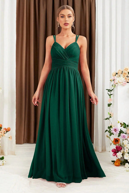 Robe demoiselle d'honneur verte longue dos nu pour mariage, style élégante et chic avec jupe fluide.