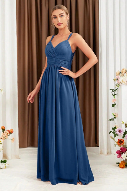 Robe demoiselle d'honneur bleue longue dos nu, style chic et élégante pour mariage, silhouette princesse avec manches fines.