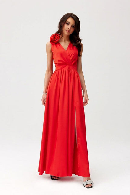 Robe rouge longue soirée chic sans manches pour femme, idéale pour cocktail et gala.