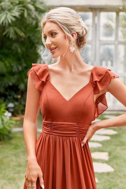 Robe demoiselle d'honneur terracotta midi avec manches courtes, silhouette trapèze et décolleté en V pour mariage champêtre ou cocktail.