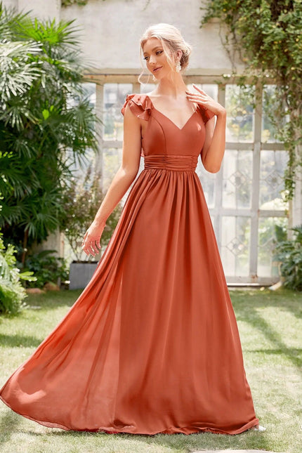 Robe demoiselle d'honneur terracotta longue avec manches courtes et décolleté en V, élégante pour mariage.