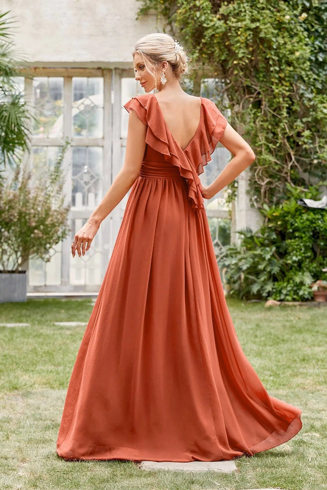 Robe demoiselle d'honneur terracotta, longue avec volants et dos nu, parfaite pour un mariage chic et élégant.