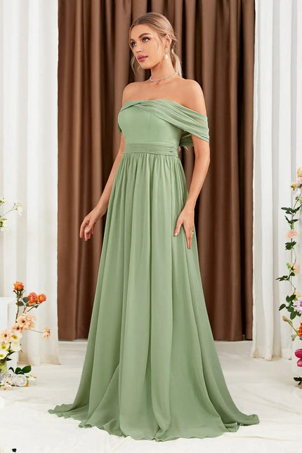 Robe demoiselle d'honneur verte sauge longue, épaules dénudées, style bohème et élégant pour mariage, silhouette princesse.