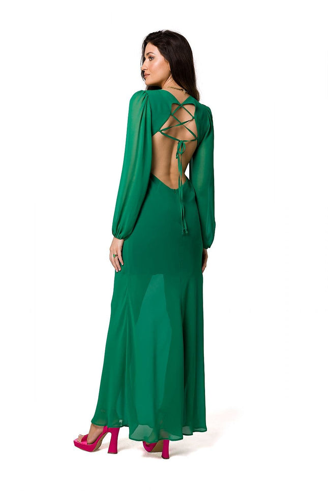 Robe soirée verte longue élégante avec dos nu et manches longues pour gala ou mariage, style chic et raffiné.