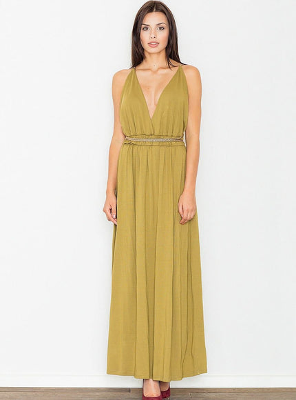 Robe soirée chic longue verte sans manches, décolleté plongeant, idéale pour cocktail ou événement formel.