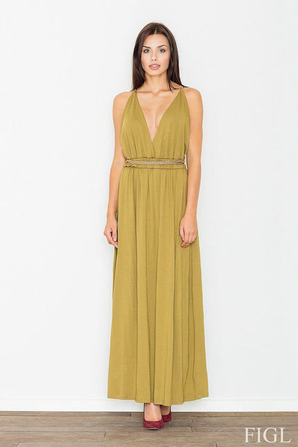 Robe soirée chic longue verte sans manches, décolleté plongeant, idéale pour cocktail ou événement formel.