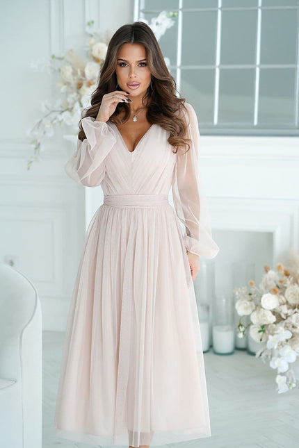 Robe de soirée chic rose midi à manches longues, parfaite pour cocktail ou événement élégant.