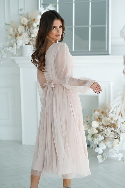 Robe soirée chic rose midi à manches longues parfaite pour cocktail ou événement élégant.