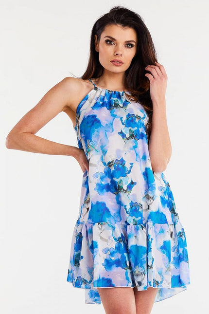 Robe d'été fleurie bleue courte sans manches, idéale pour une tenue casual et légère lors de journées ensoleillées ou de sorties à la plage.